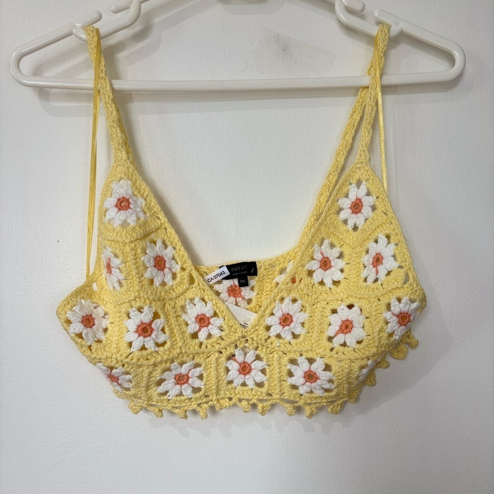 ✨HOST PICK ✨Debut Crochet Daisy Crop Top - Size M/L